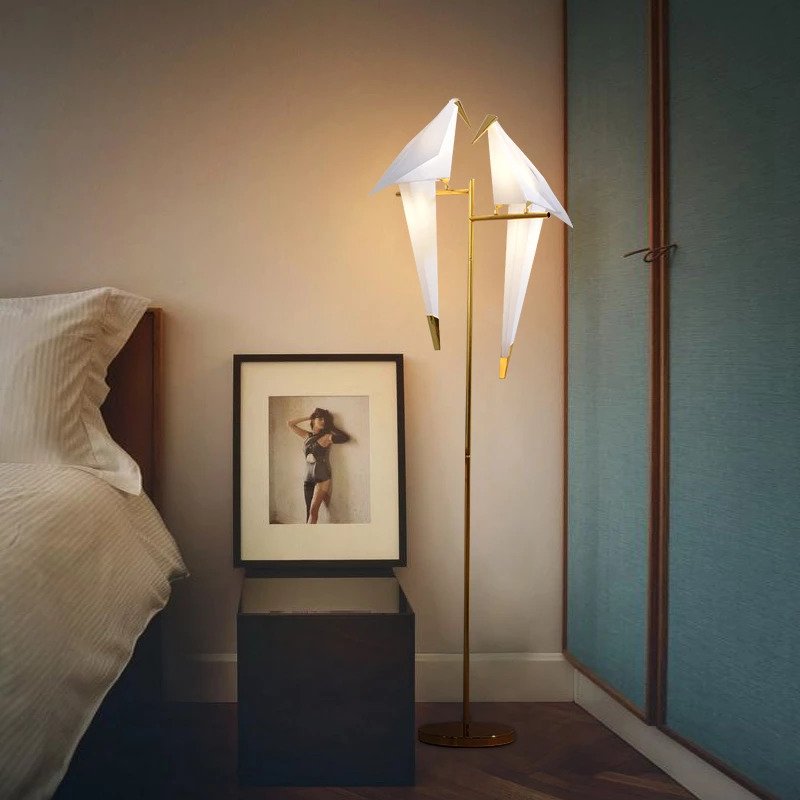 Origami Birdy bordslampa – varmt stämningsljus och modern vingdesign