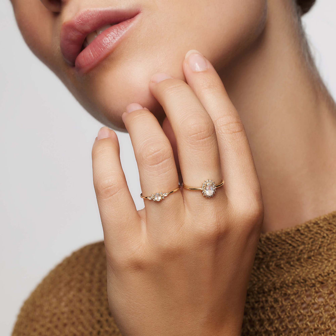 Guldring med opal och diamant