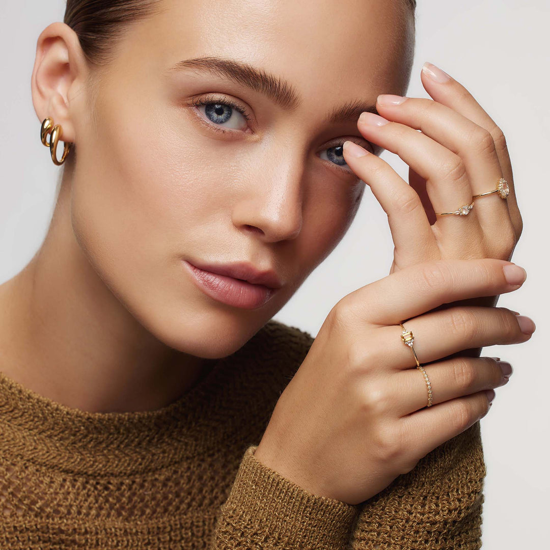 Guldring med opal och diamant