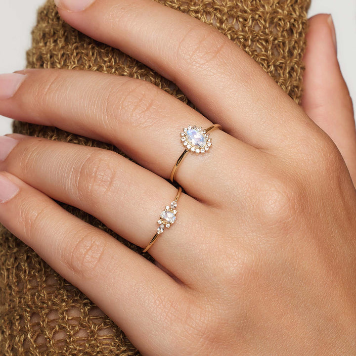 Guldring med opal och diamant