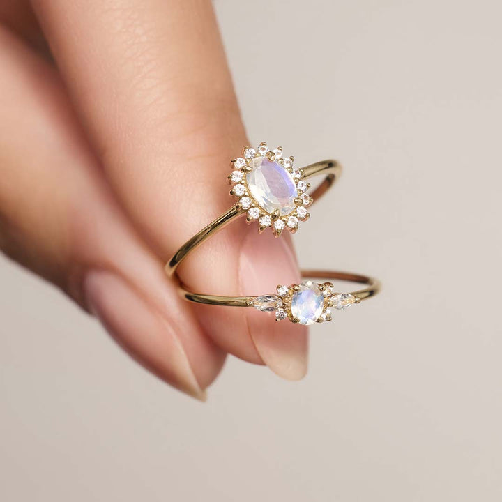 Guldring med opal och diamant