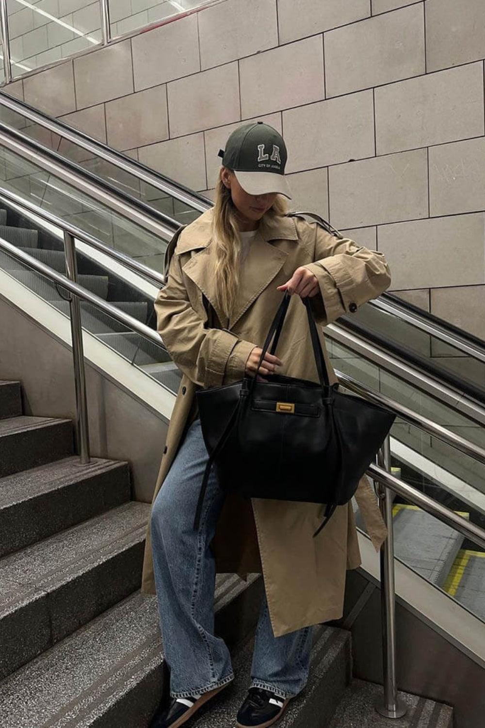 Totebag i läder för dagligt bruk med stängning framtill
