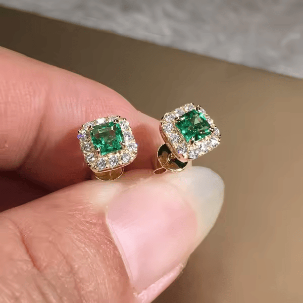Eleganta guldörhängen med en förfinad design