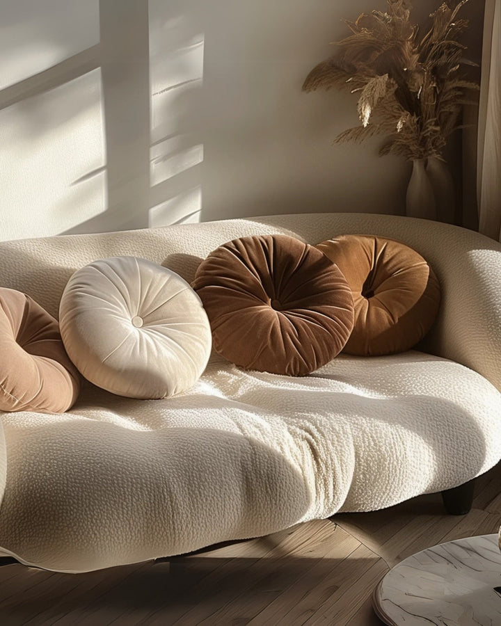 Poetica – Rund kudde i modern design