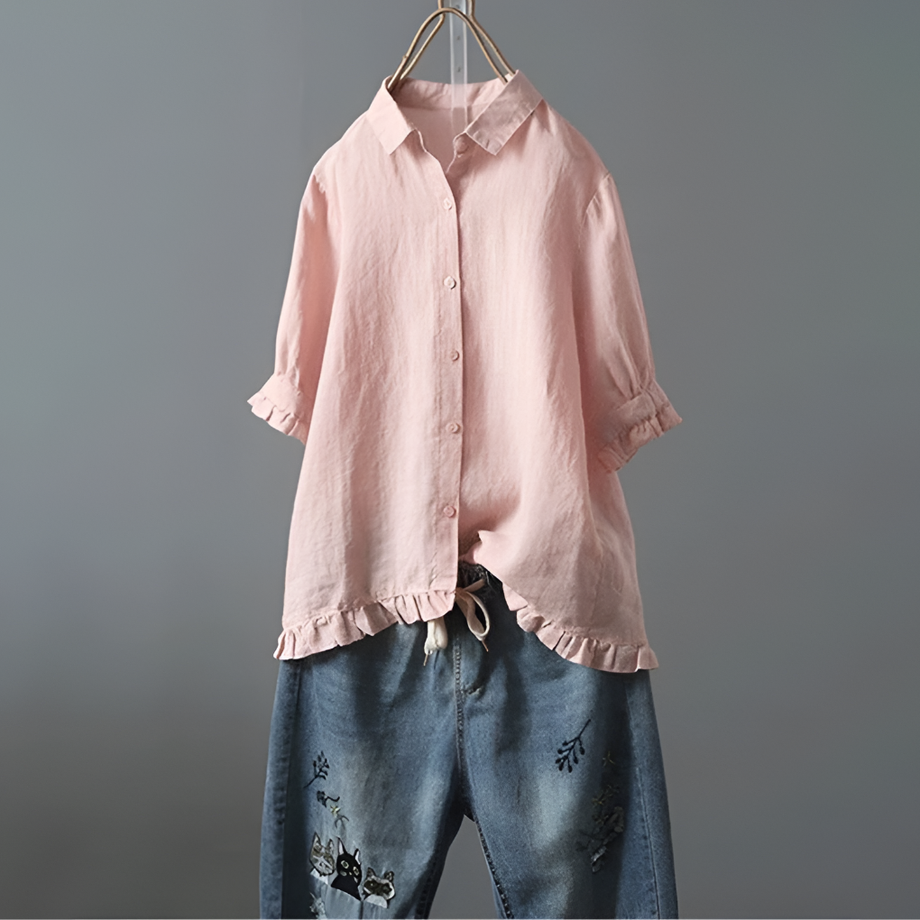 Bluse i mykt stoff med knapper og volangkant