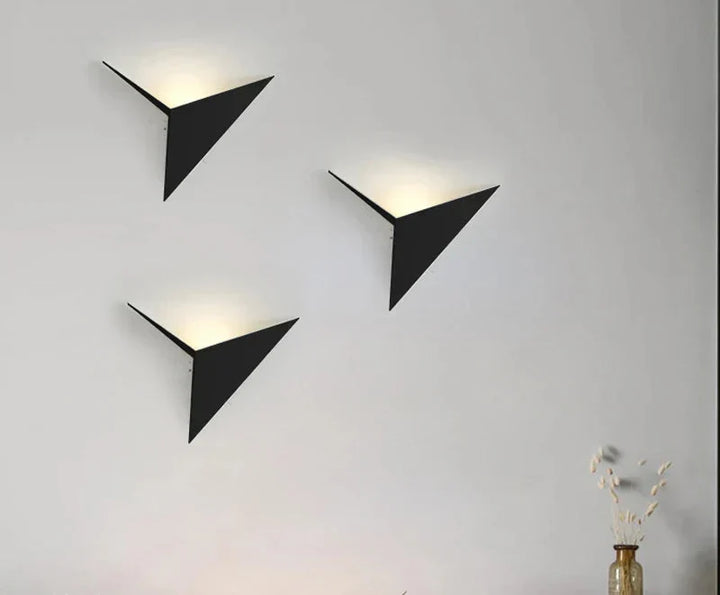 NoctiLux Geometrisk LED-vägglampa | Modern belysning för sängbord i moderna hem