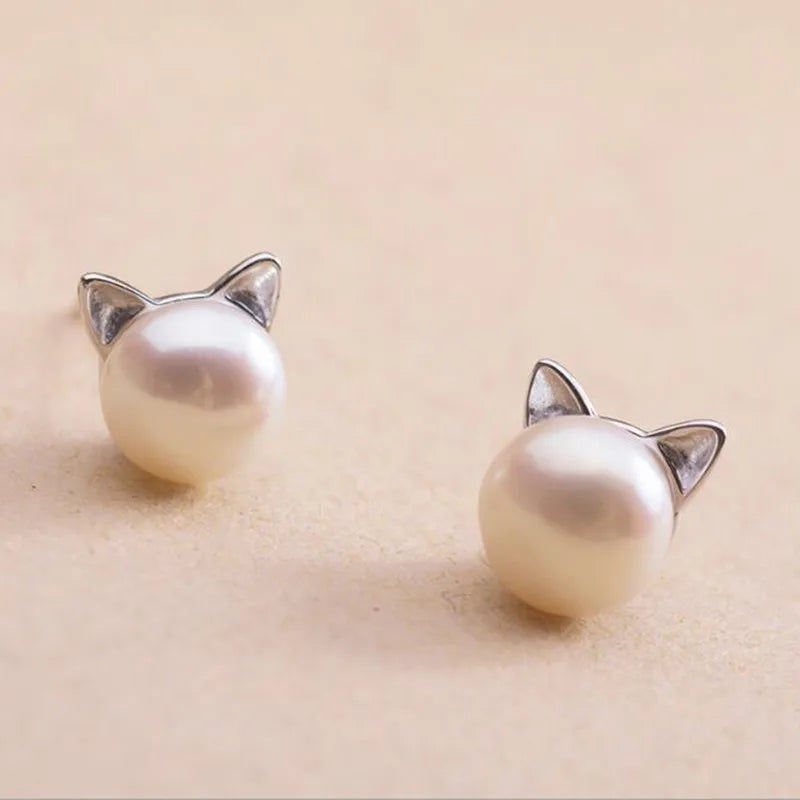 Örhängen med katt och pärla i sterlingsilver