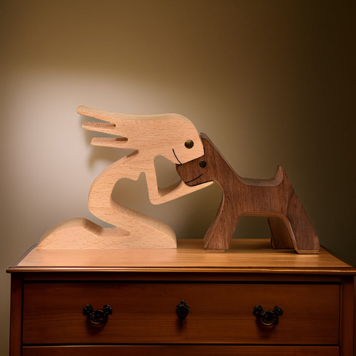 Paws of Love - Handgjord träskulptur av hund och man - Symbol för evig samhörighet