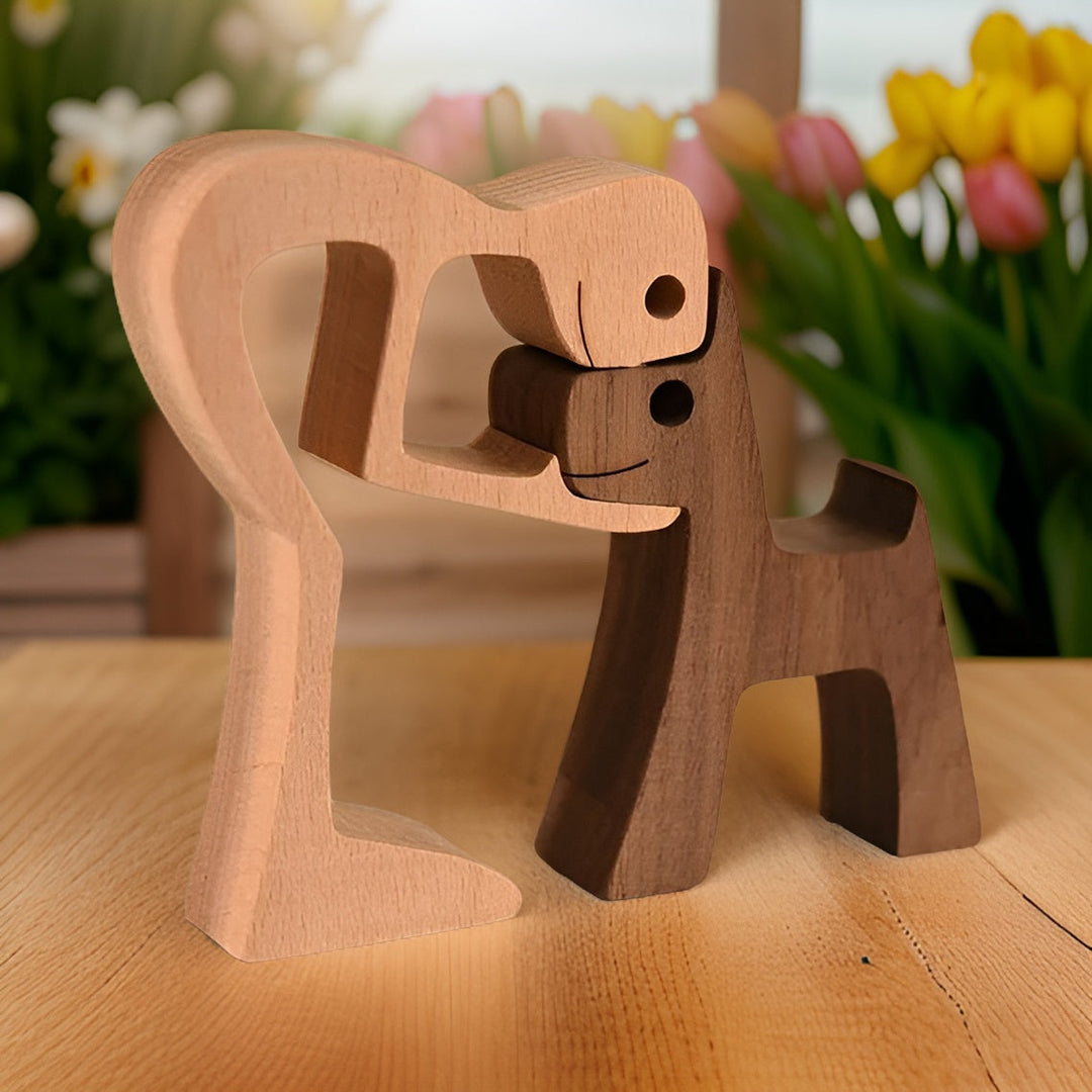 Paws of Love - Handgjord träskulptur av hund och man - Symbol för evig samhörighet