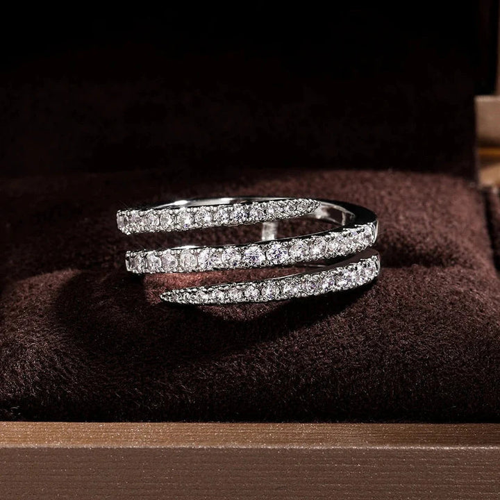 Elegant ring i vitguld med förfinad design