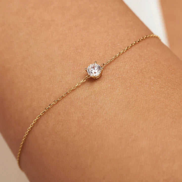 Elegant armband i vitguld med förfinade detaljer