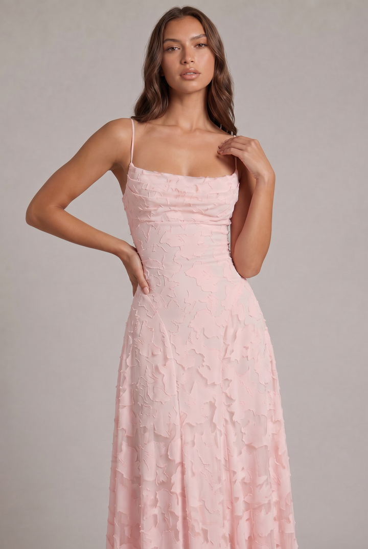 Olivia maxiklänning - elegant aftonklänning med blommönster