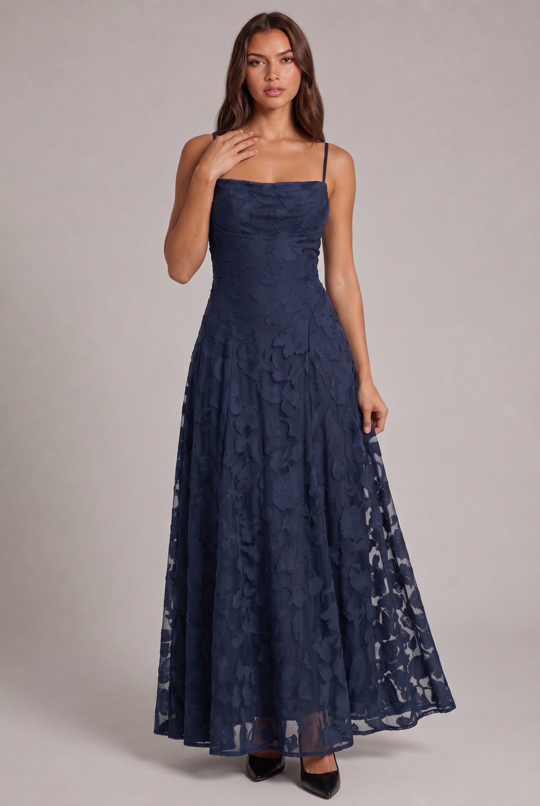 Olivia maxiklänning - elegant aftonklänning med blommönster