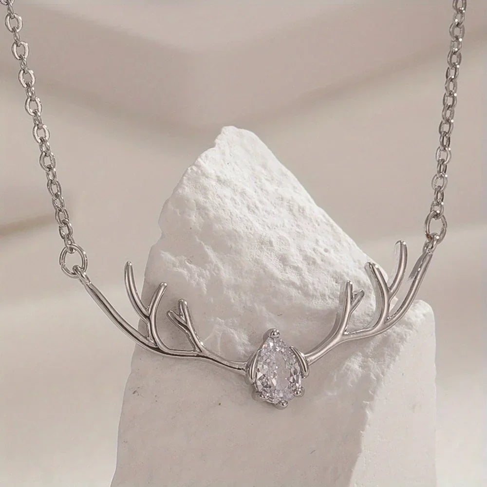 Hjorthorn Halsband med Delikat Hjärtberlock