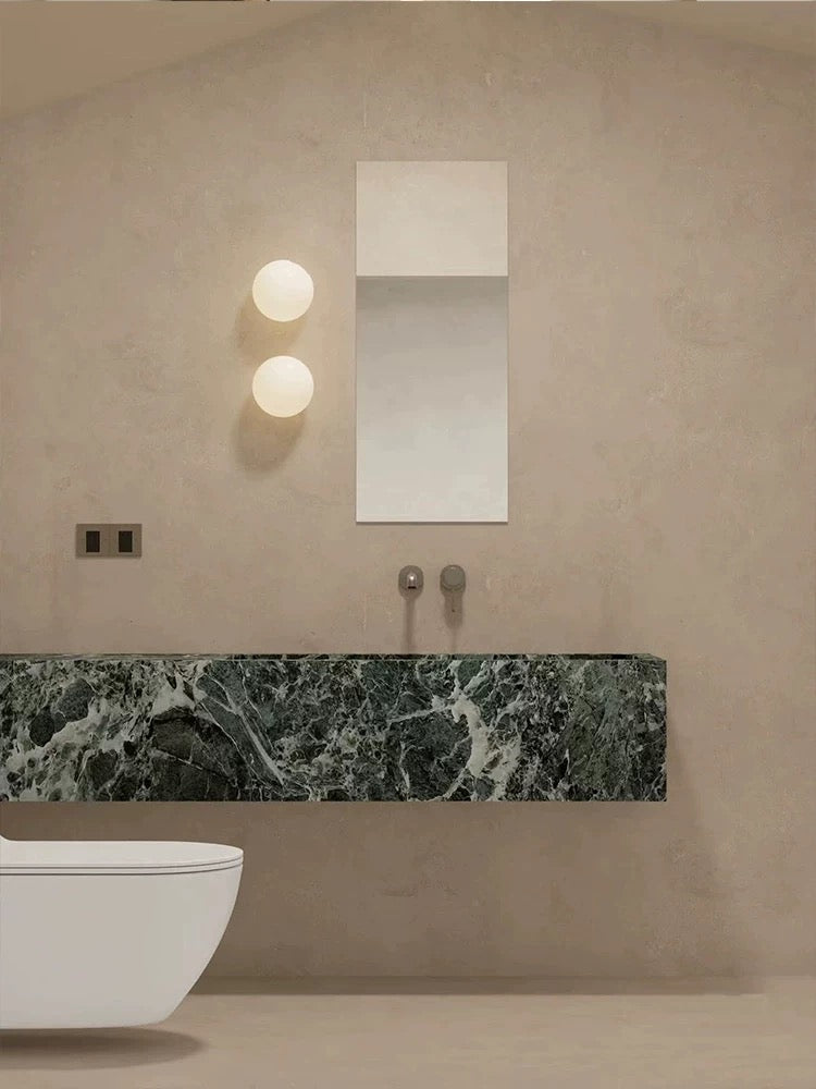 Modern LED-vägglampa med glob i frostat glas, 1 ljuskälla