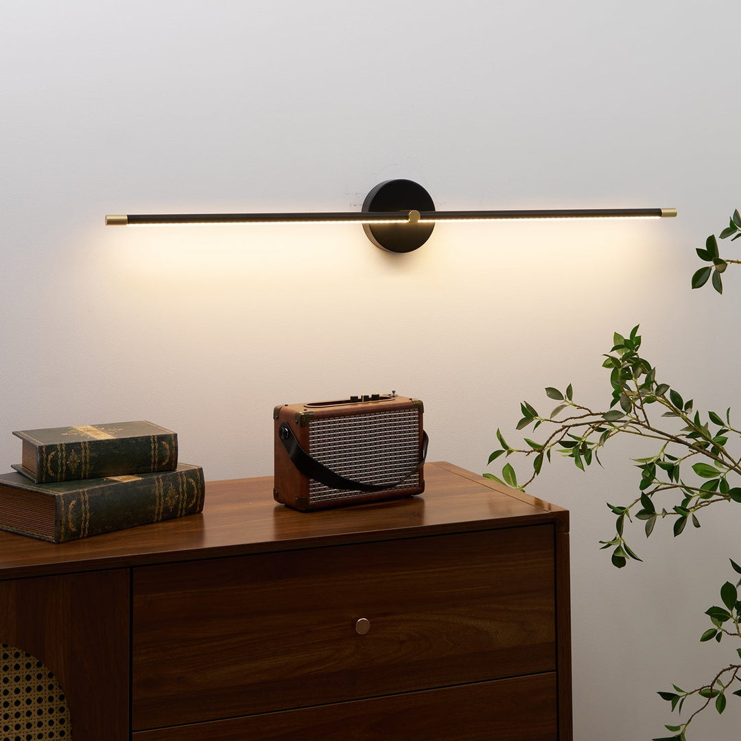 Minimalistisk linjär vägglampa med två armar i modern stil