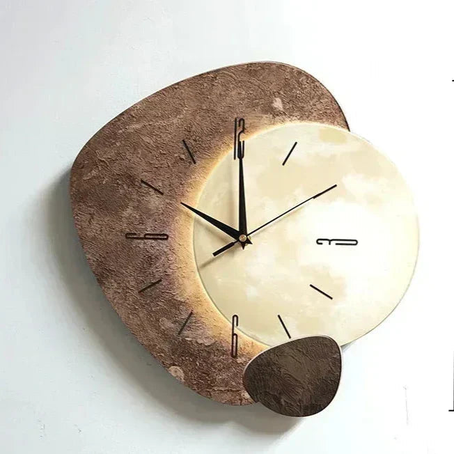 Modern väggklocka med unik design