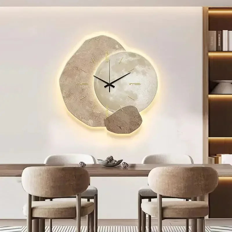 Modern väggklocka med unik design