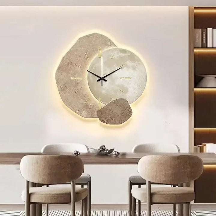 Modern väggklocka med unik design