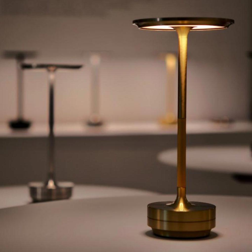 Bärbar sladdlös bordslampa