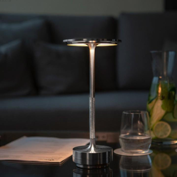 Bärbar sladdlös bordslampa