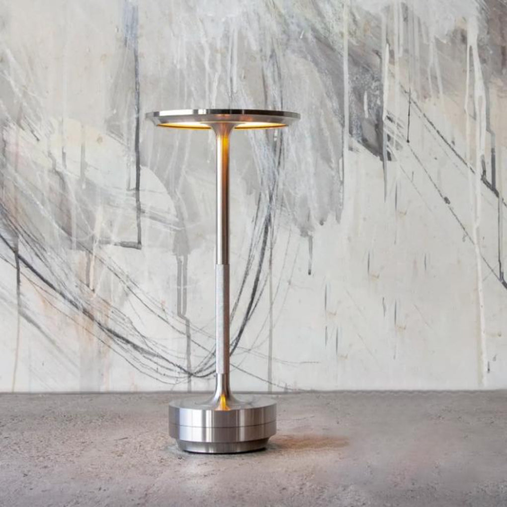 Bärbar sladdlös bordslampa
