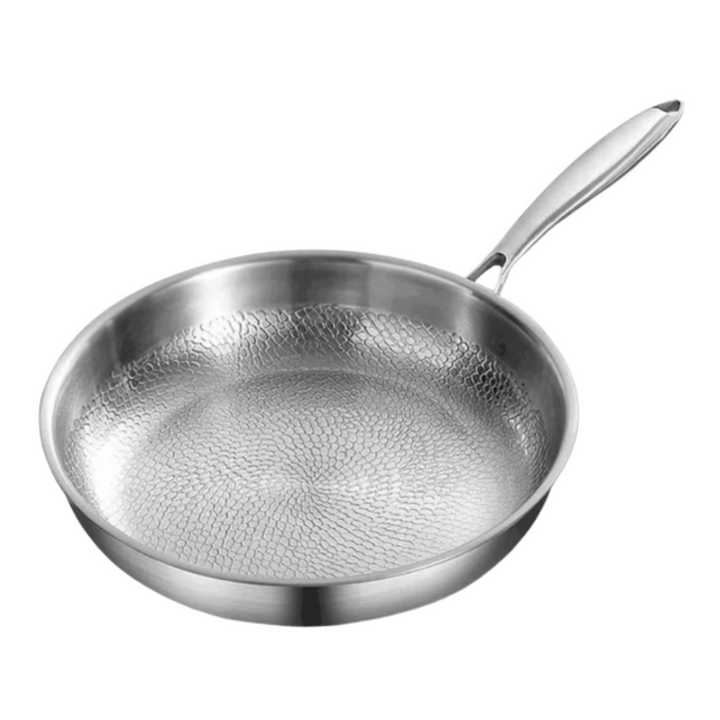 Induktionskastruller i titan med hamrad finish – hållbara och snygga i metalliskt silver