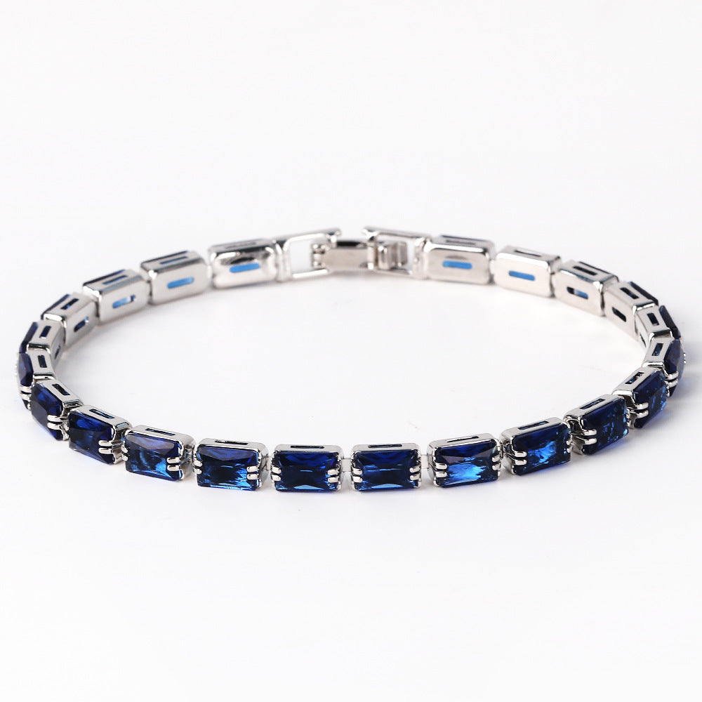 Elegant armband i vitguld med förfinade detaljer
