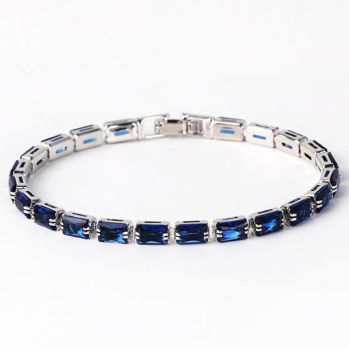 Elegant armband i vitguld med förfinade detaljer