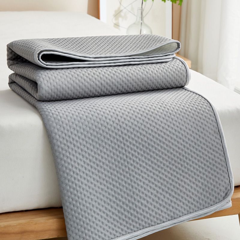 Unisex kylande madrasskydd med andningsbart stöd och halksäker botten