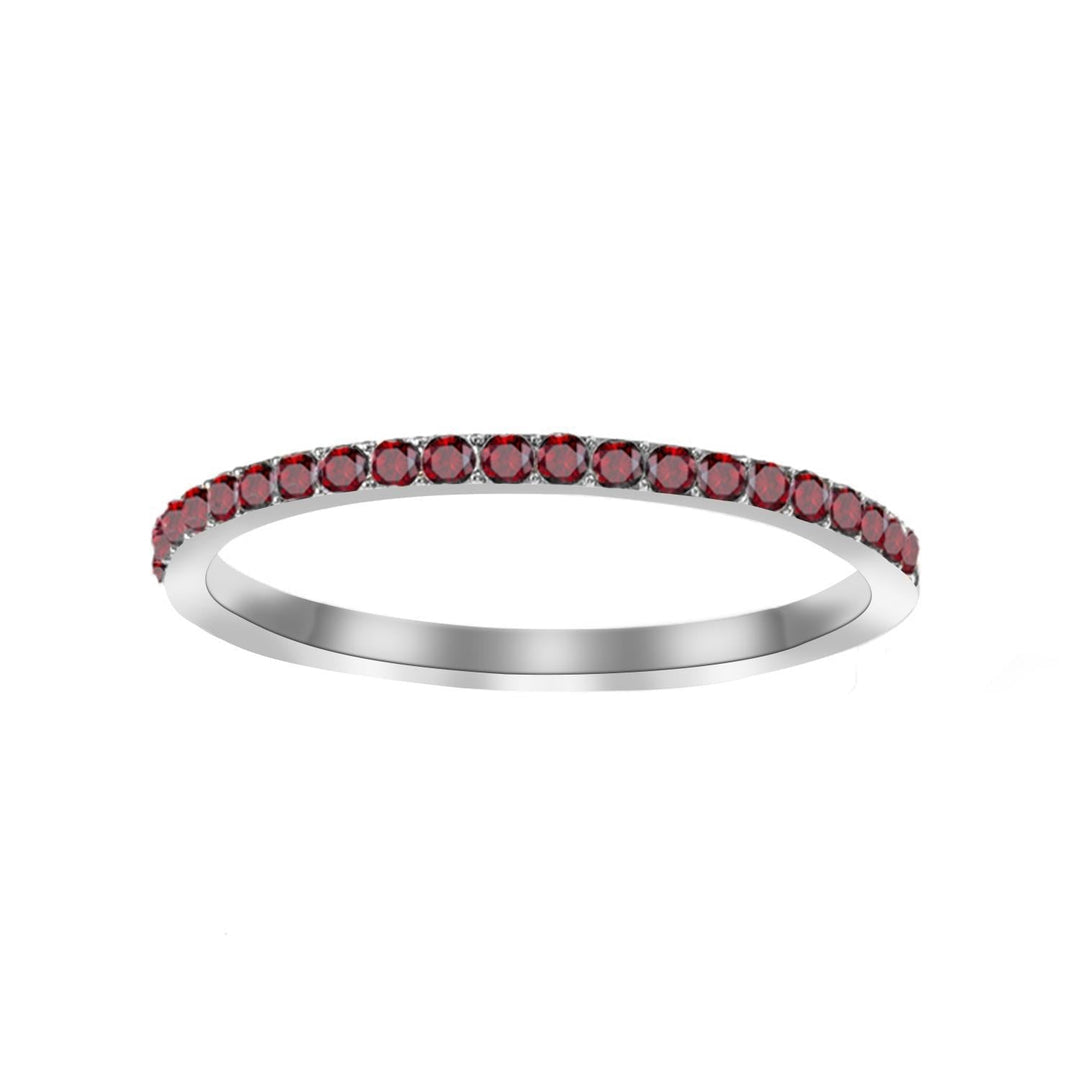 Elegant ring i vitguld med diskreta zirkoniadetaljer