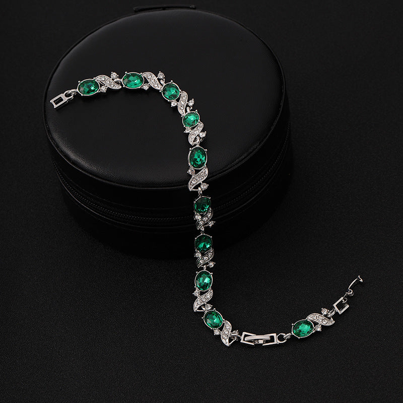 Elegant armband i vitguld med förfinade detaljer