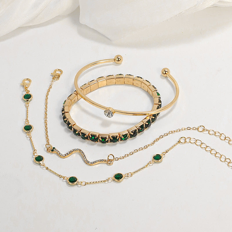 Elegant armbandsset i guld med förfinade detaljer