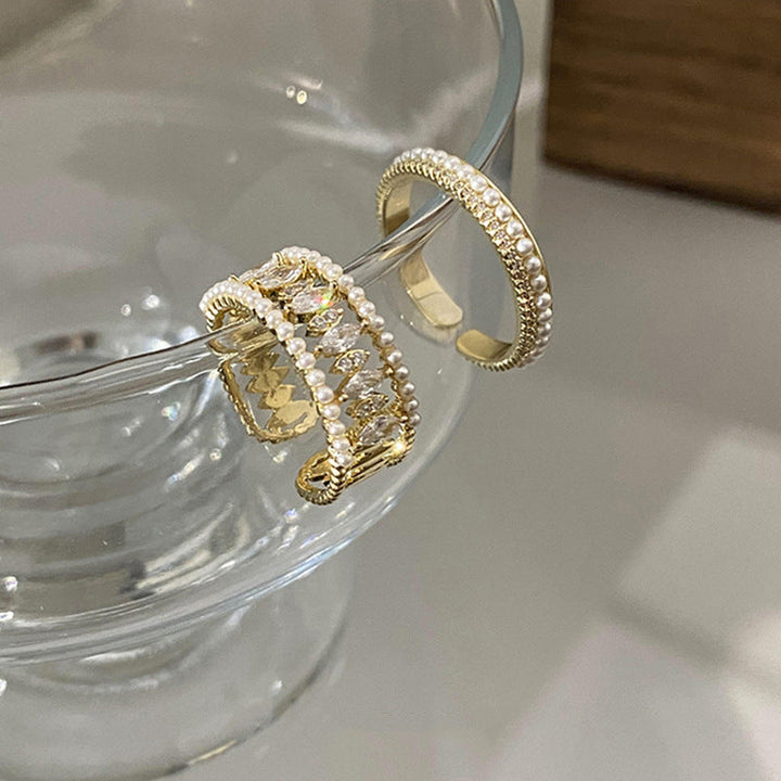 Elegant ringset i guld med förfinade detaljer