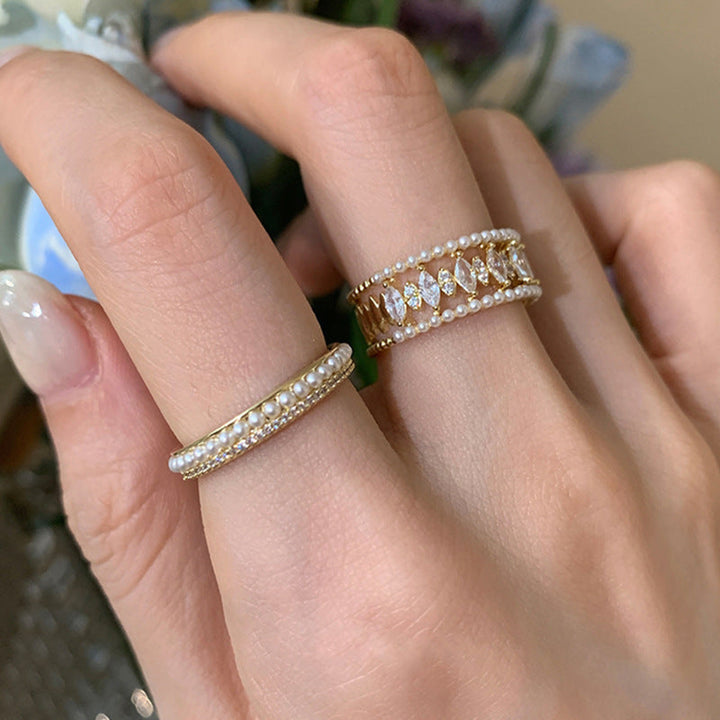 Elegant ringset i guld med förfinade detaljer