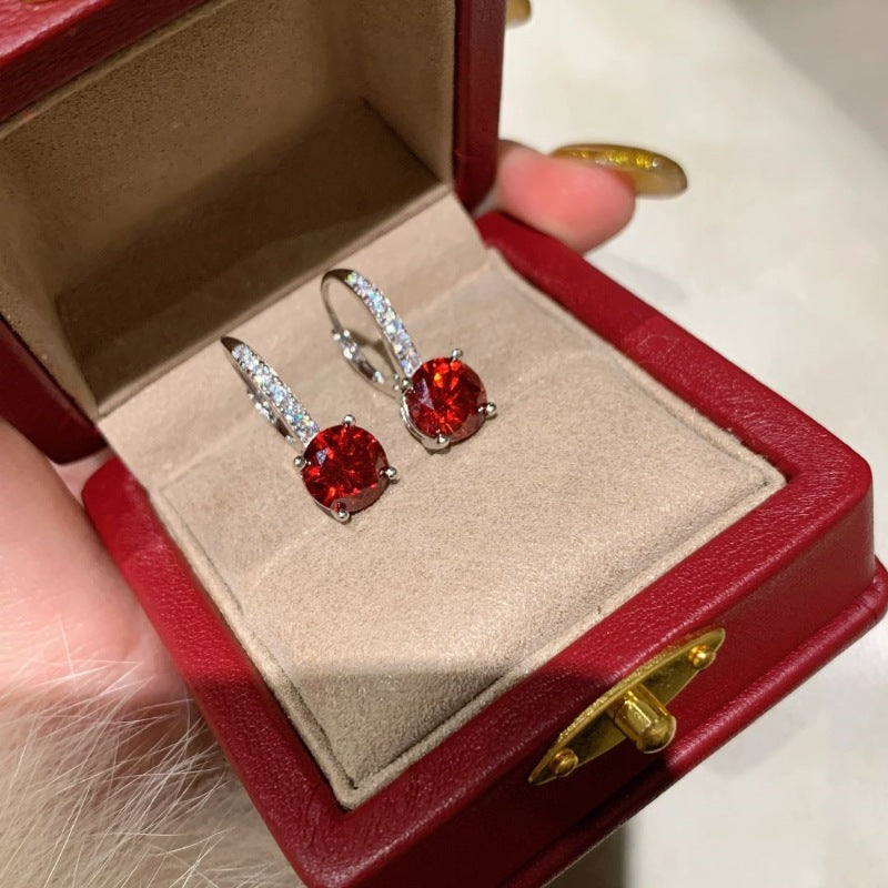 Eleganta örhängen i vitguld med förfinade detaljer