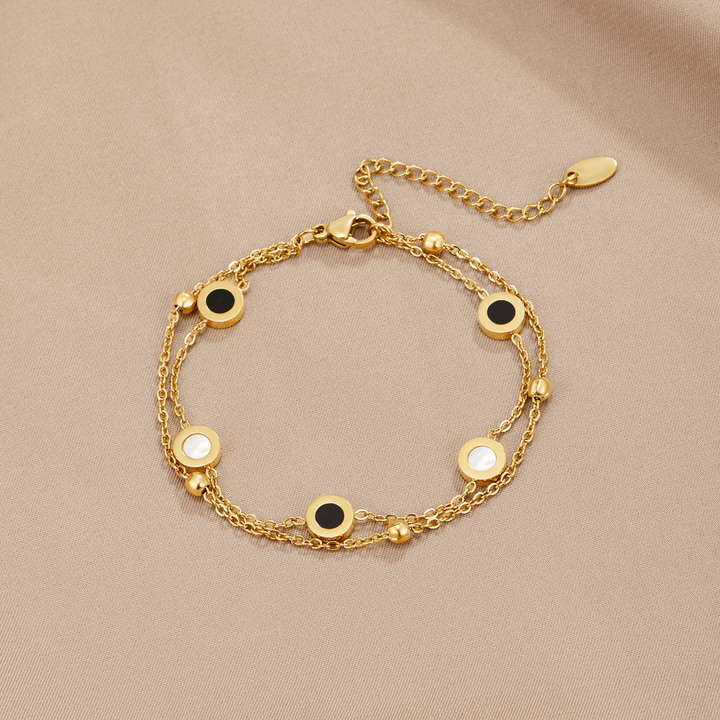 Elegant armband med onyx och vit sten
