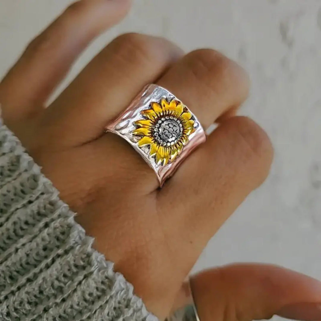 Silverring med solrosdesign