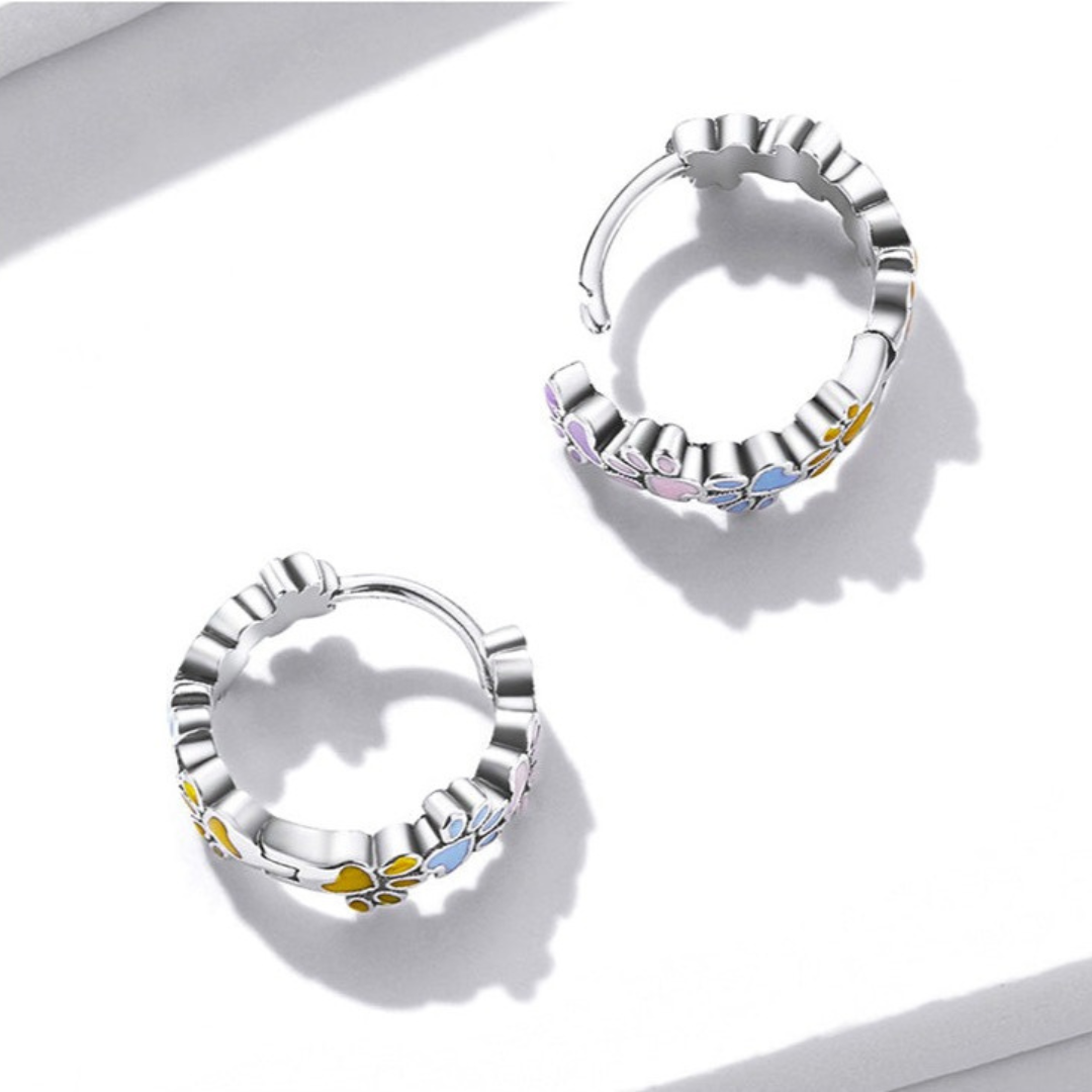 Färgglada Tass-creoler i sterlingsilver