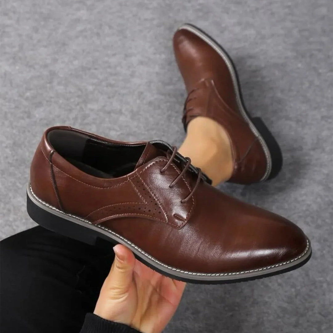 Herrskor med sluten snörning, oxfordskor för affärsbruk med brogue-hålmönster