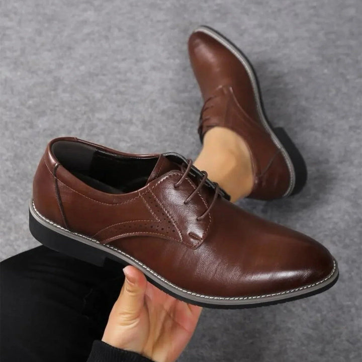 Herrskor med sluten snörning, oxfordskor för affärsbruk med brogue-hålmönster