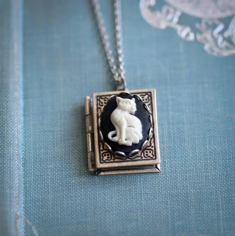 Vintage Katt Bok Hänge Halsband – Design med vridbar sida
