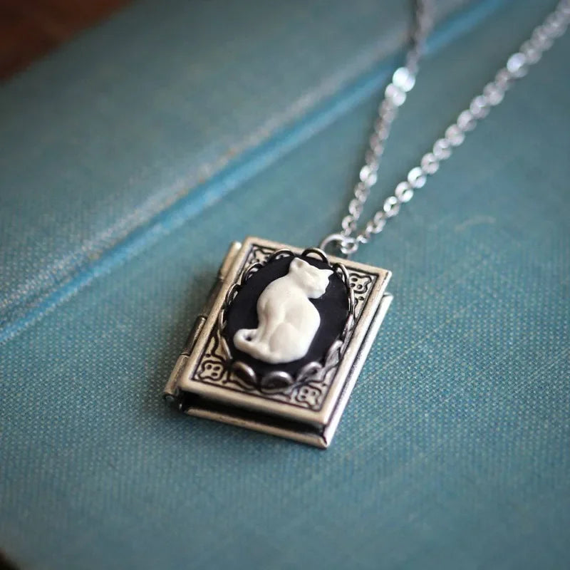 Vintage Katt Bok Hänge Halsband – Design med vridbar sida