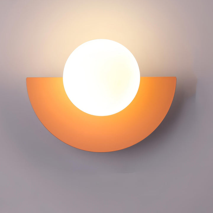 Nordisk halvcirkelformad vägglampa