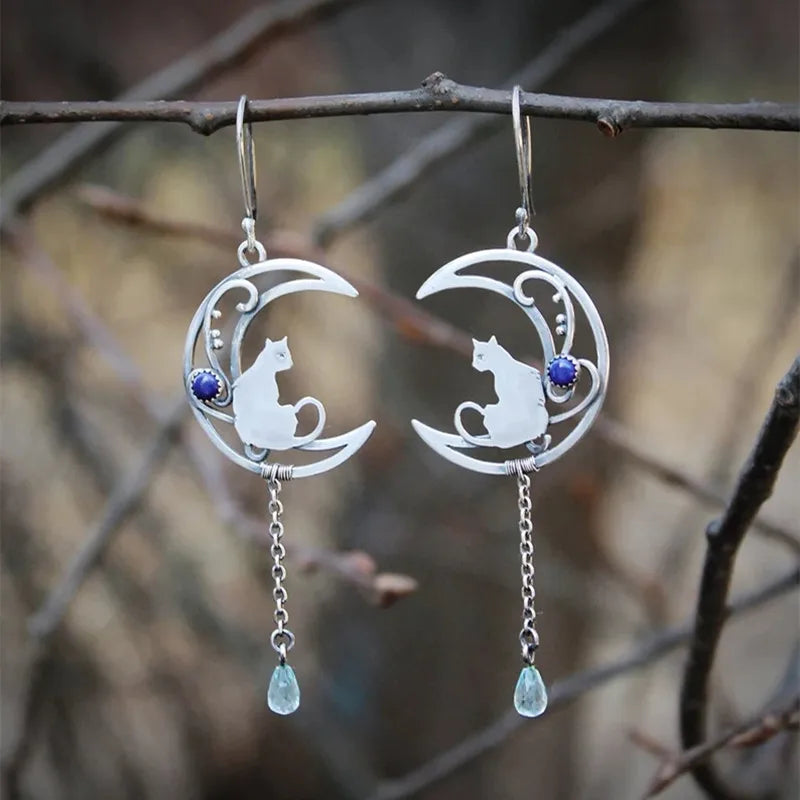 Månljus Katt Örhängen – Vintage Halvmånedesign med Lapis Lazuli-ädelsten
