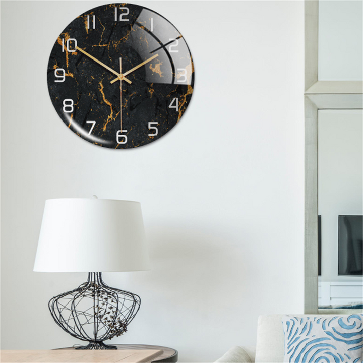 Elegant väggklocka med marmoreffekt – MarbleTime