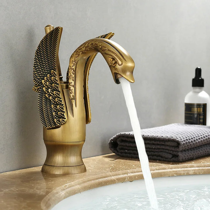 Enhandsblandare i guld Swan