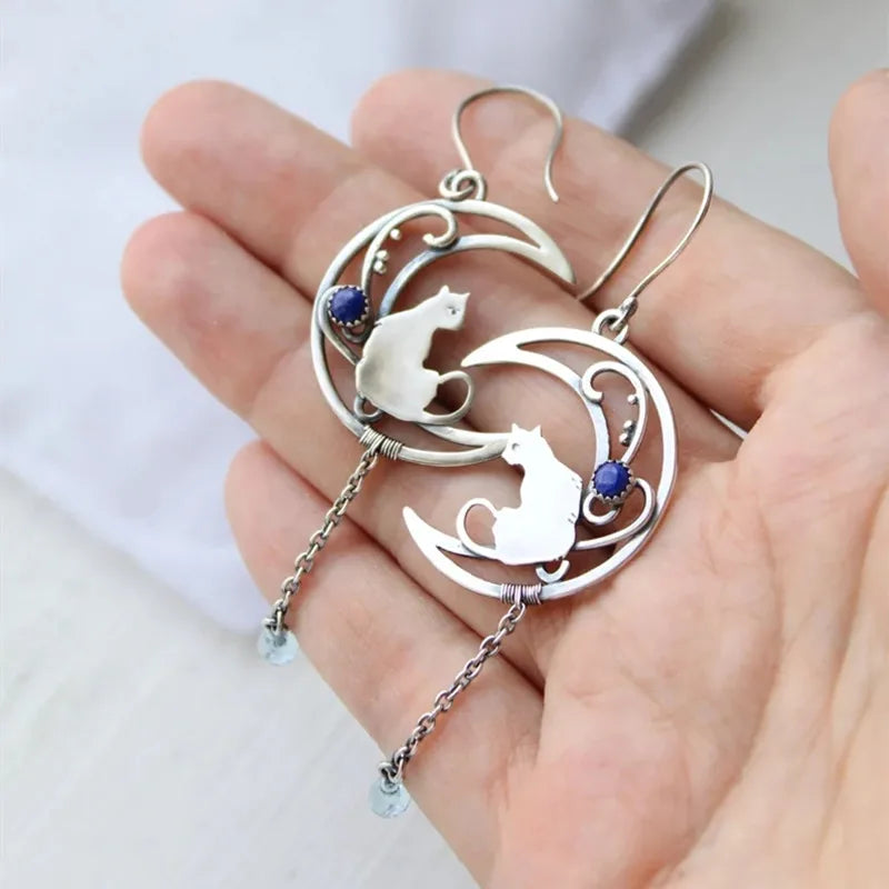 Månljus Katt Örhängen – Vintage Halvmånedesign med Lapis Lazuli-ädelsten