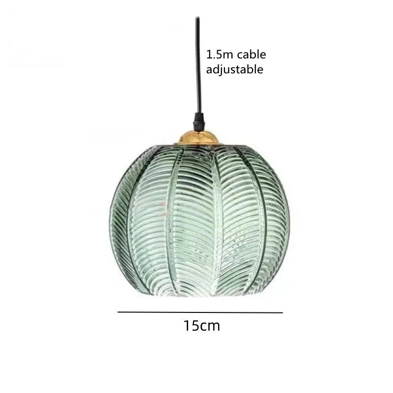 Taklampa i glas formad som ett klot
