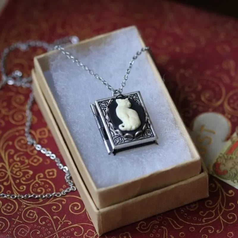 Vintage Katt Bok Hänge Halsband – Design med vridbar sida